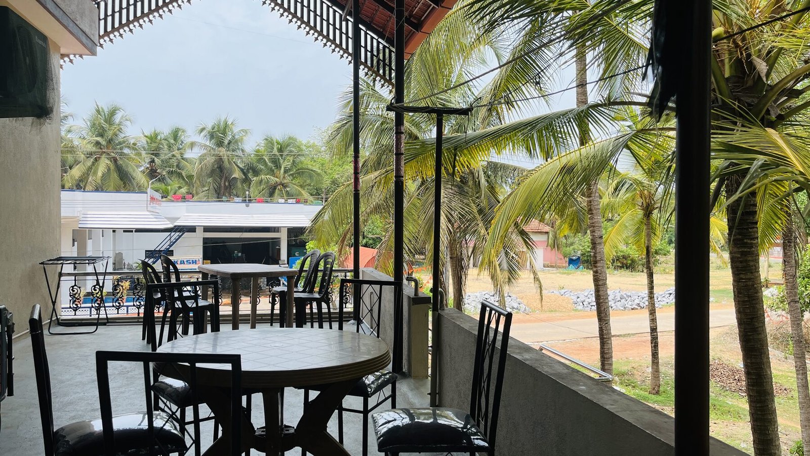 Pergola dining sit-out