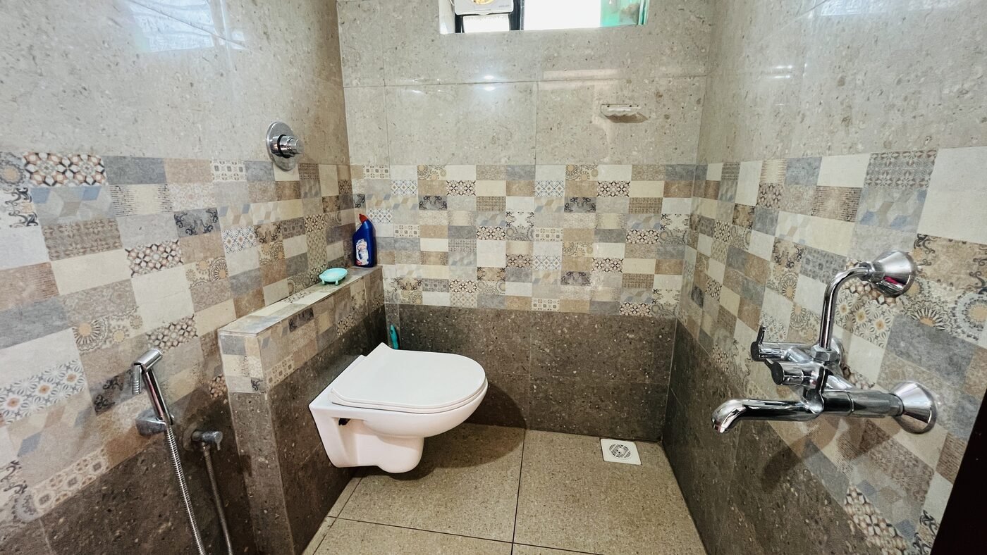 Modern patchwork-tiled bathroom
