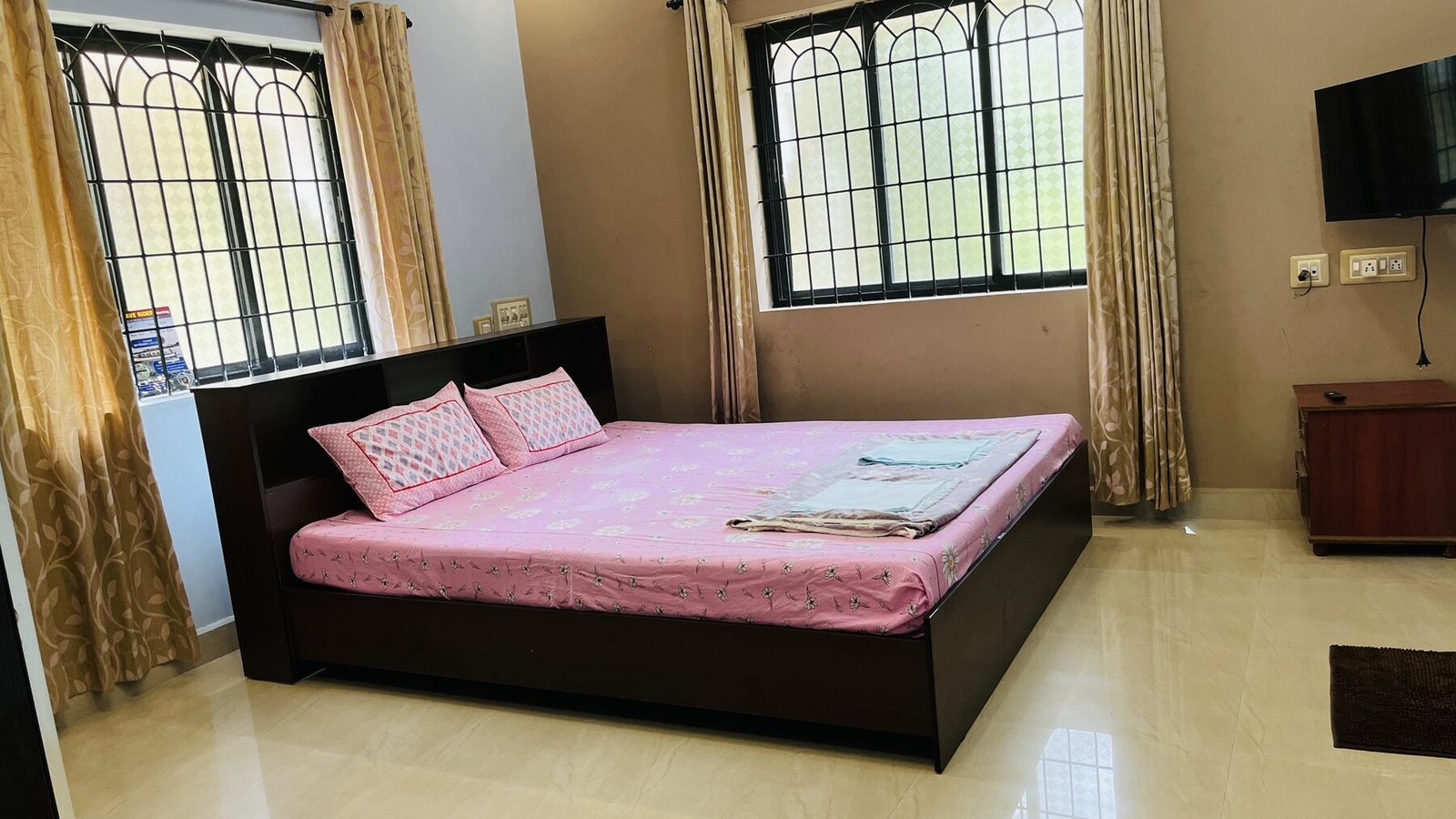Garden View Retreat bedroom