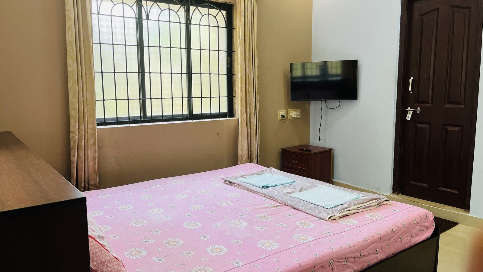 Veranda Room with golden curtains